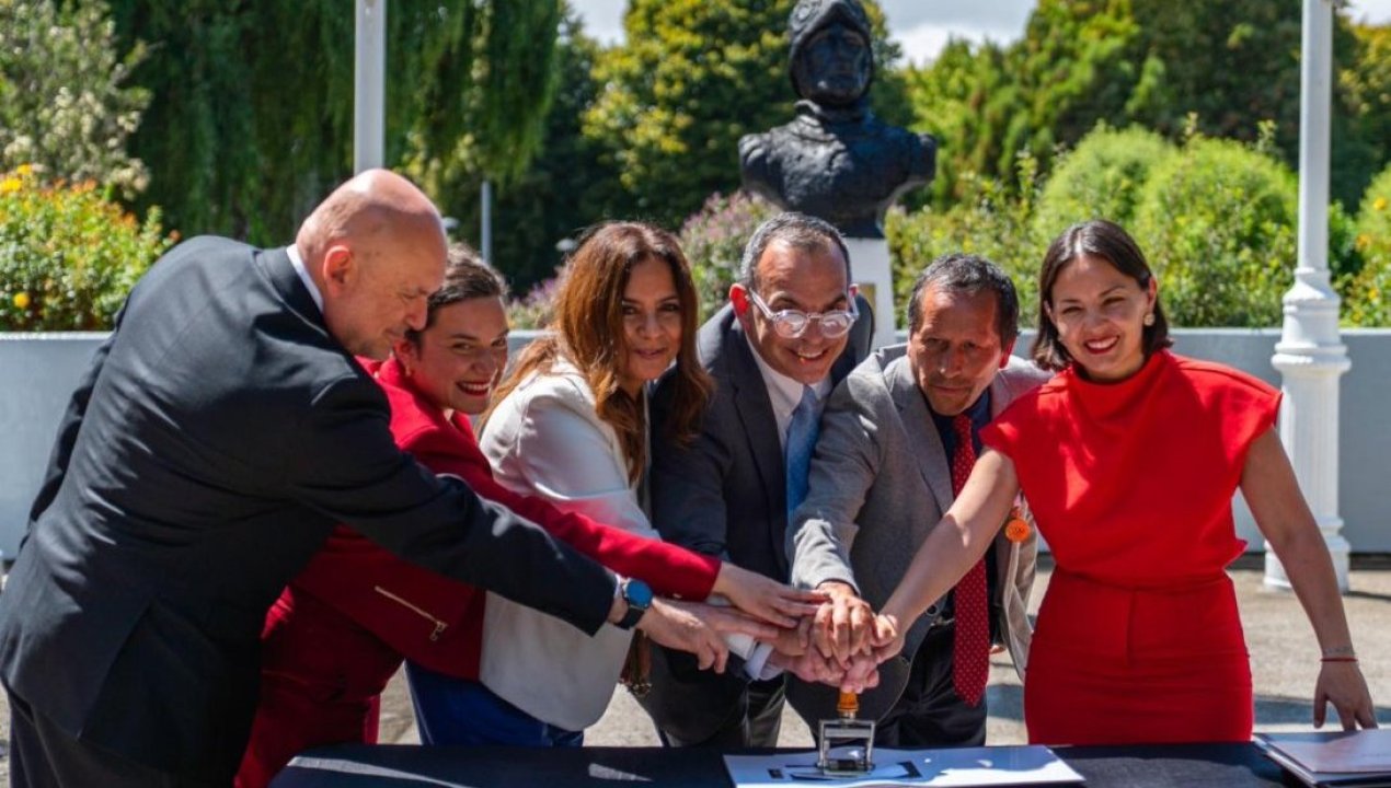 /regionales/region-de-los-lagos/autoridades-nacionales-y-locales-encabezaron-en-castro-la-conmemoracion-del