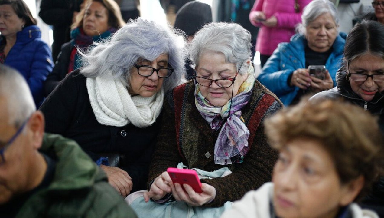 /actualidad/proyecciones-del-ine-alertan-sobre-fuerte-envejecimiento-de-la-poblacion