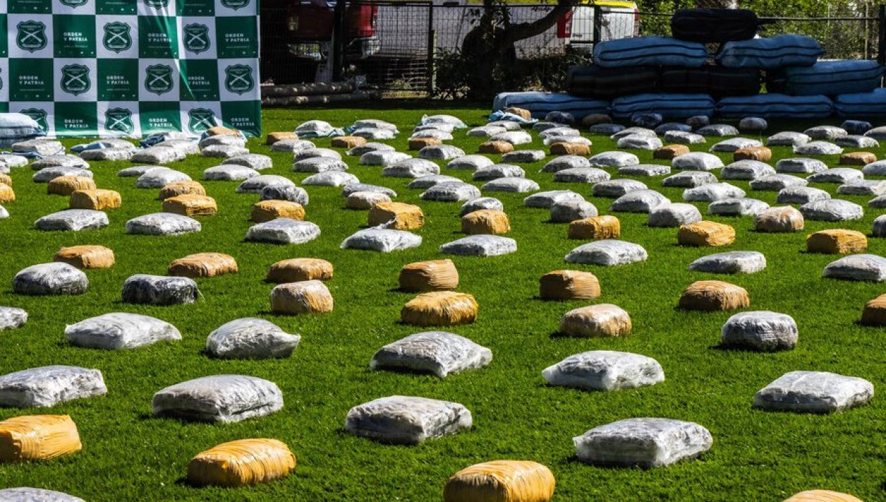 /regionales/region-de-arica-y-parinacota/historico-decomiso-incautan-mas-de-100-mil-kilos-de-droga-escondida-en