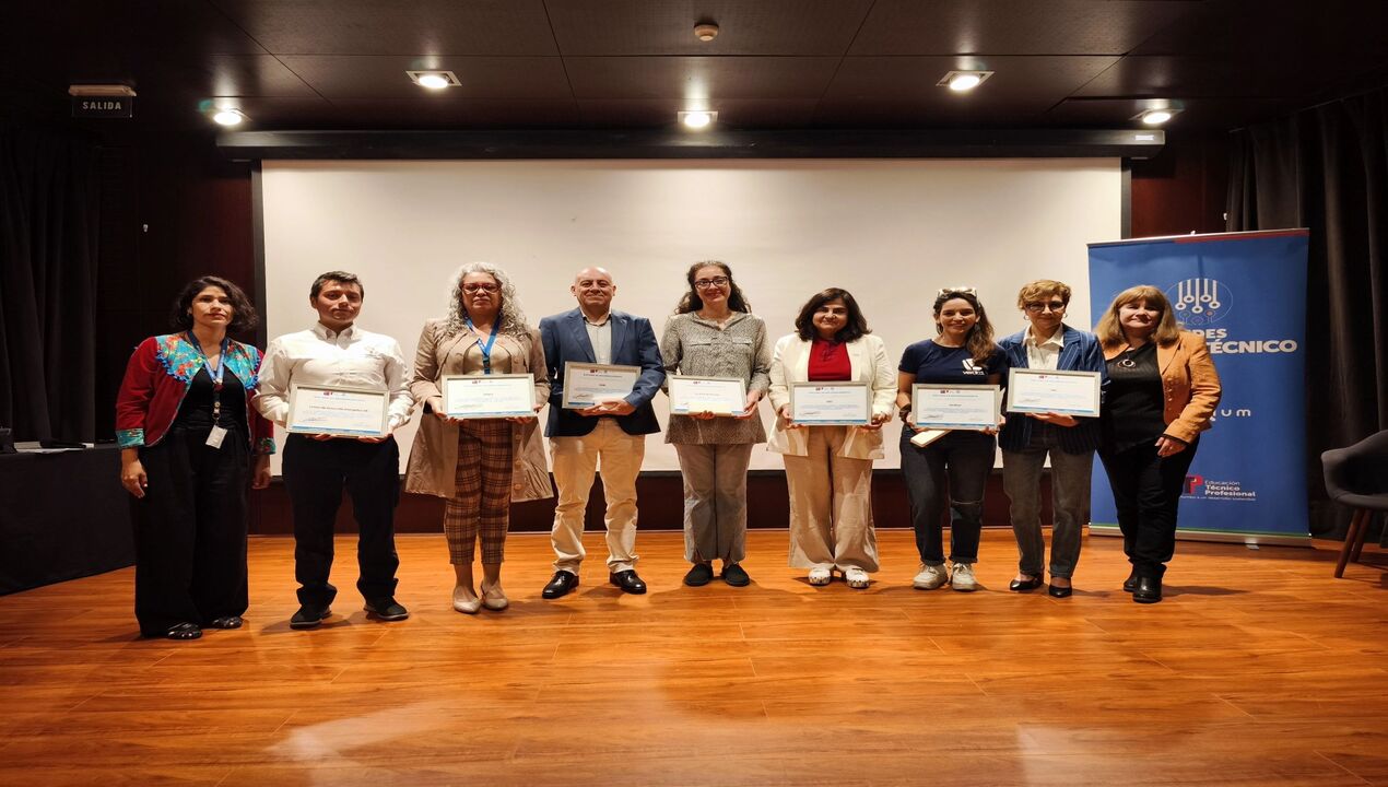 /cdea-ua-recibio-reconocimiento-por-su-aporte-a-la-educacion