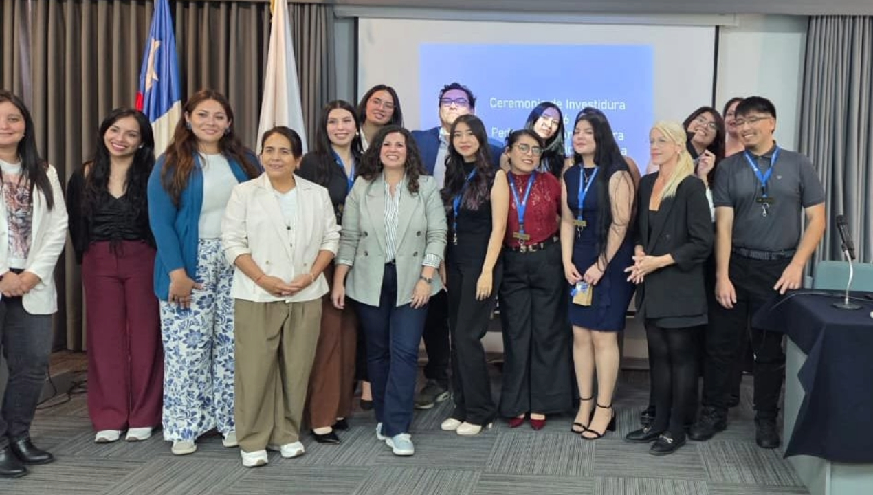 /pedagogia-en-ingles-realizo-ceremonia-de-investidura-para-estudiantes-en
